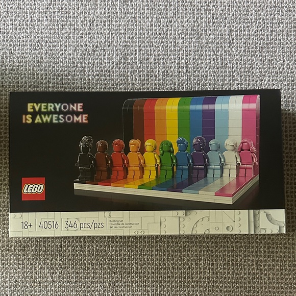 LEGO Everyone is Awesome Set 40516 - Picture 1 of 3